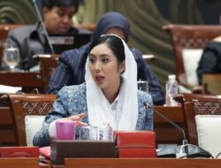 DPR Sentil Komdigi: Internet Mahal, Pengawasan Judol Minim